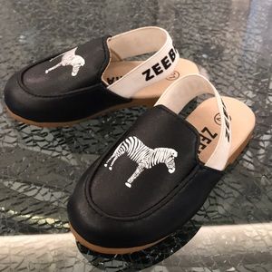 Adorable baby slingback shoes. Unisex size 21